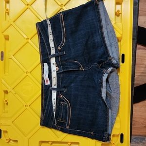 Levi shorty shorts